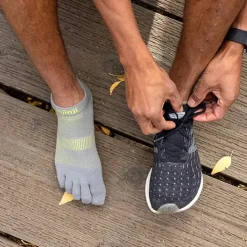 Socks|Socks-Injinji Mens Run Lightweight No Show Toe Socks - Neon Silver
