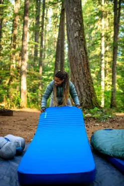 Family & Leisure Camp Beds And Sleeping Mats-Thermarest Therm-a-Rest MondoKing 3D Self Inflating Mat - Large